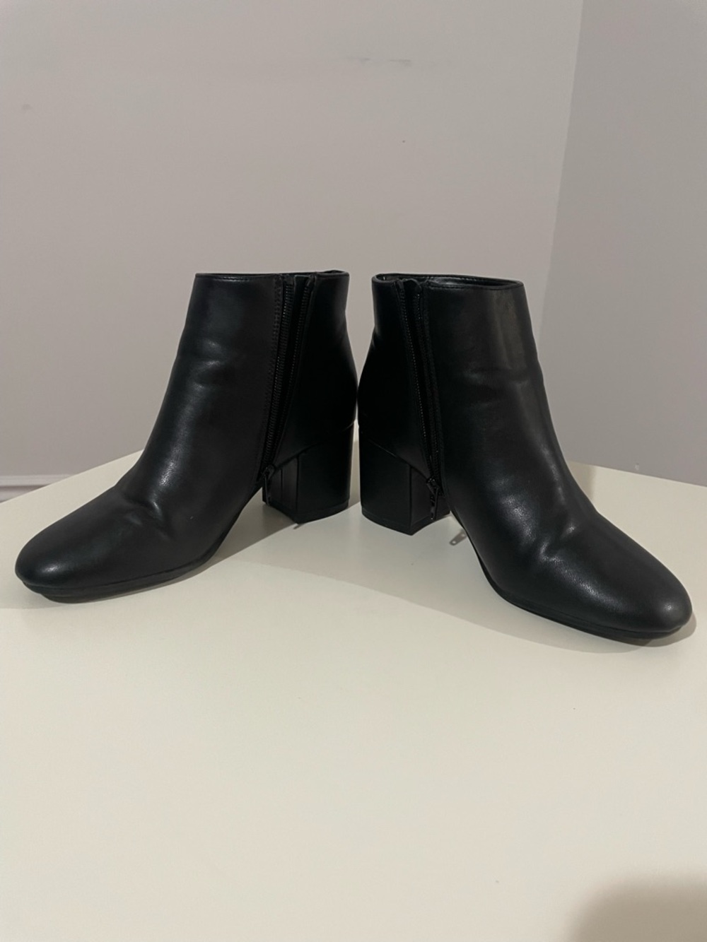 Joe Fresh Black Faux Leather Ankle Booties with Side Zip Size 6